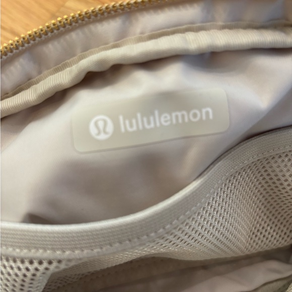 Lululemon Everywhere Belt Bag - Picture 6 of 7